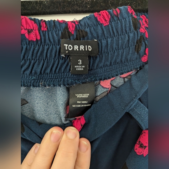 Torrid Wide Leg Floral Pant - Picture 3 of 3